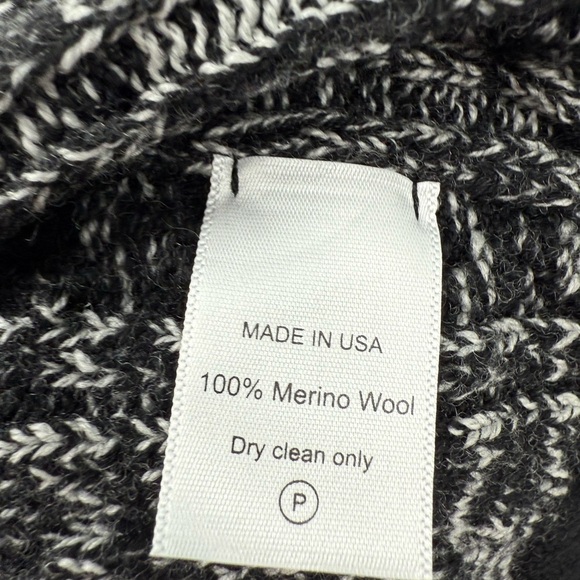 The Oula Company 100% Merino Wool Black & Gray Patterned Sweater NWOT - Picture 6 of 8